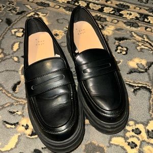 Women’s 8.5 platform loafers